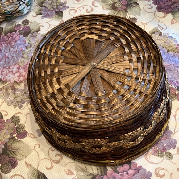 FIVE Beautiful handwoven BASKETS - Picture 13 of 15